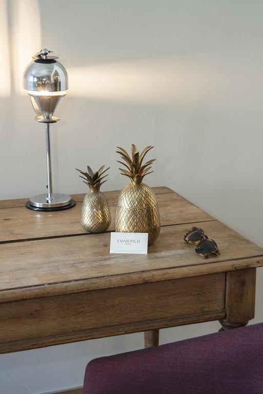 格尔利茨艾默里奇酒店 客房 照片 Gold pineapples
