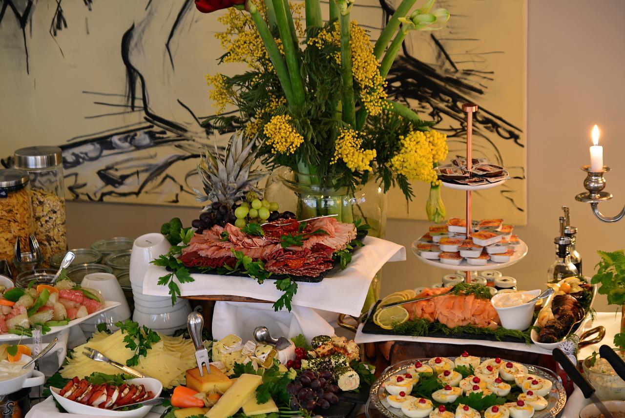 格尔利茨艾默里奇酒店 外观 照片 A buffet